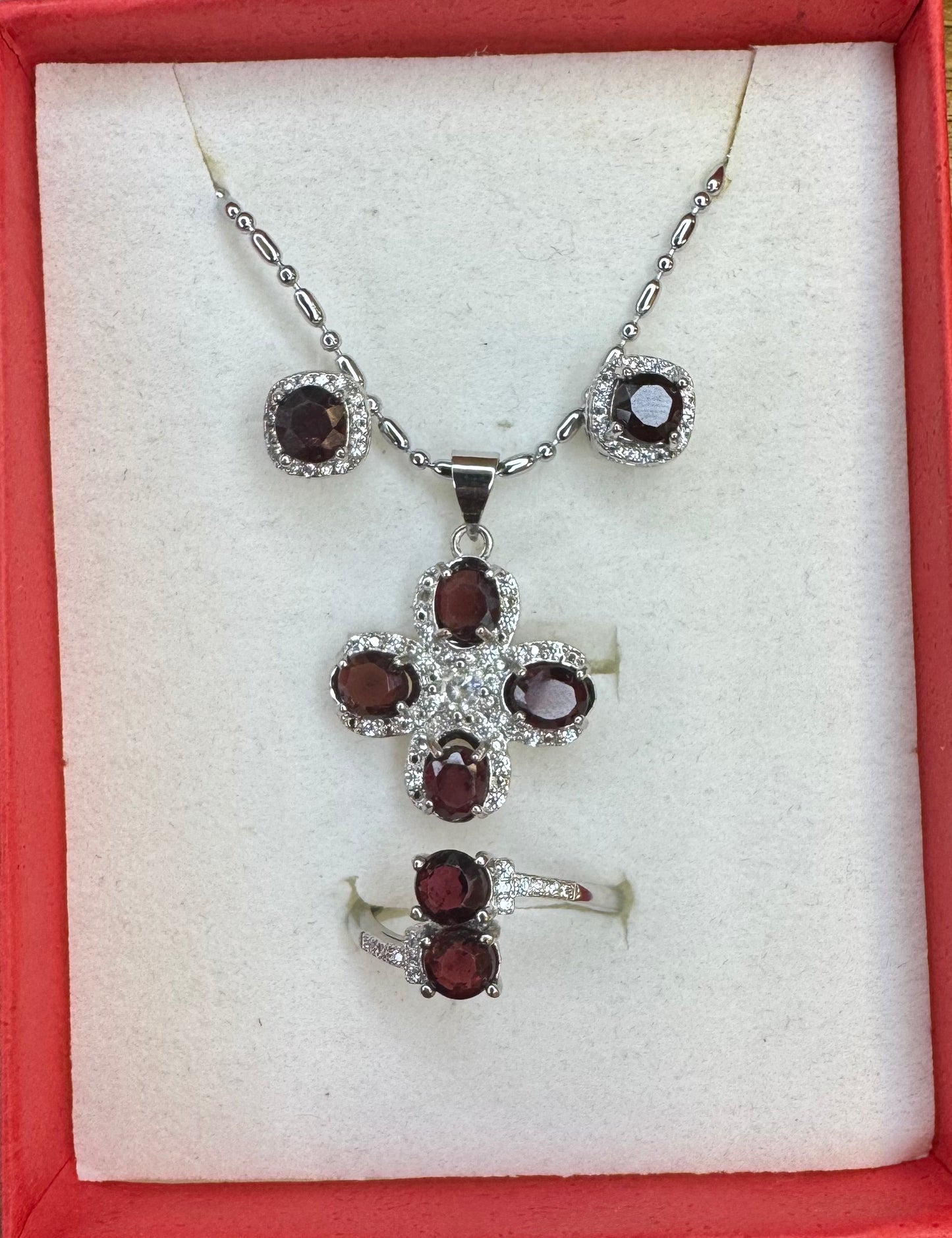 Crimson Clover 4-Piece Jewelry Set