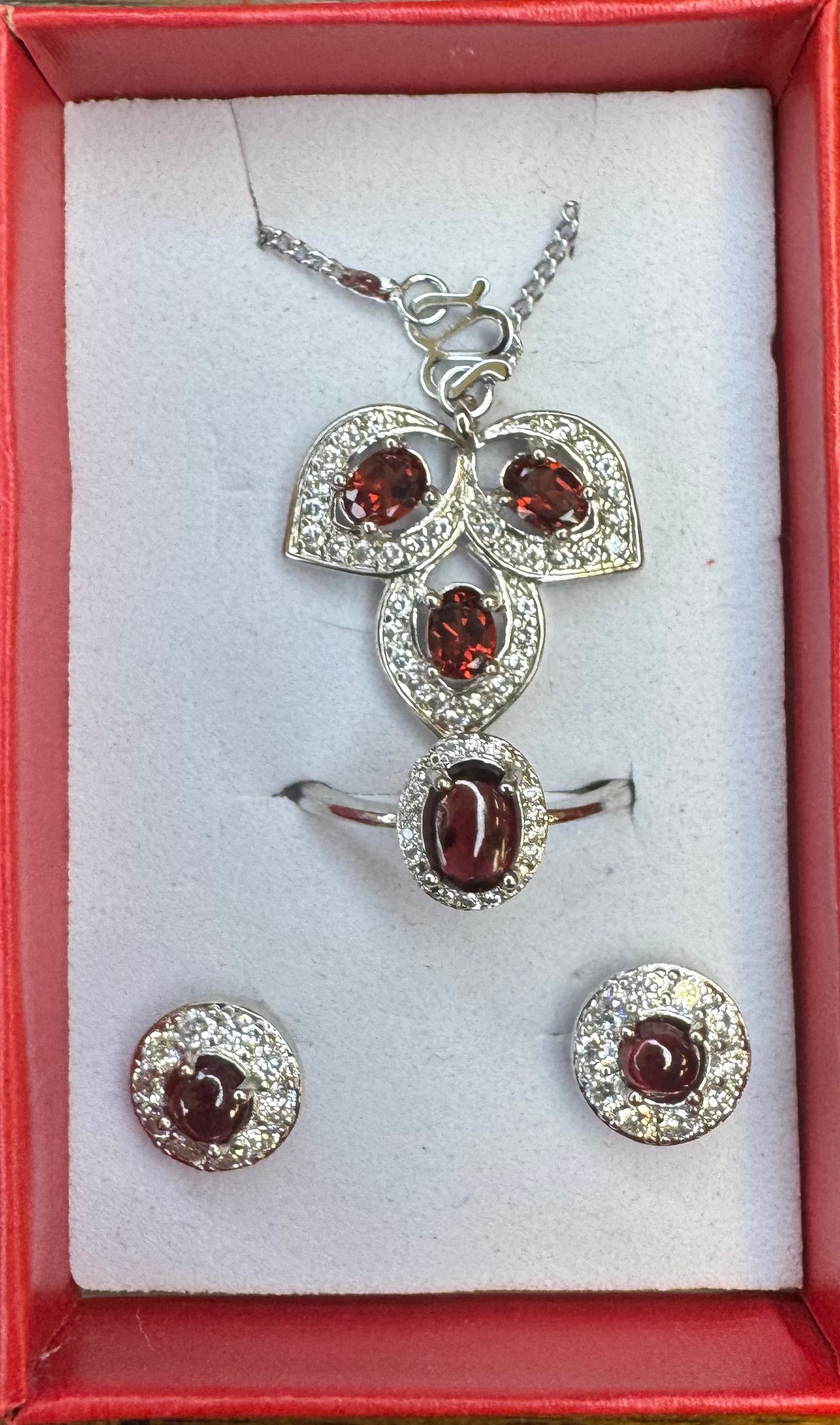 Crimson Trefoil 4-Piece Jewelry Set